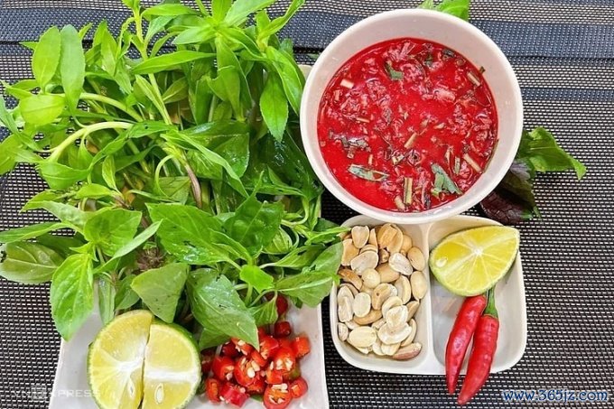 Tiết canh Việt Nam. Ảnh: Lê Tân