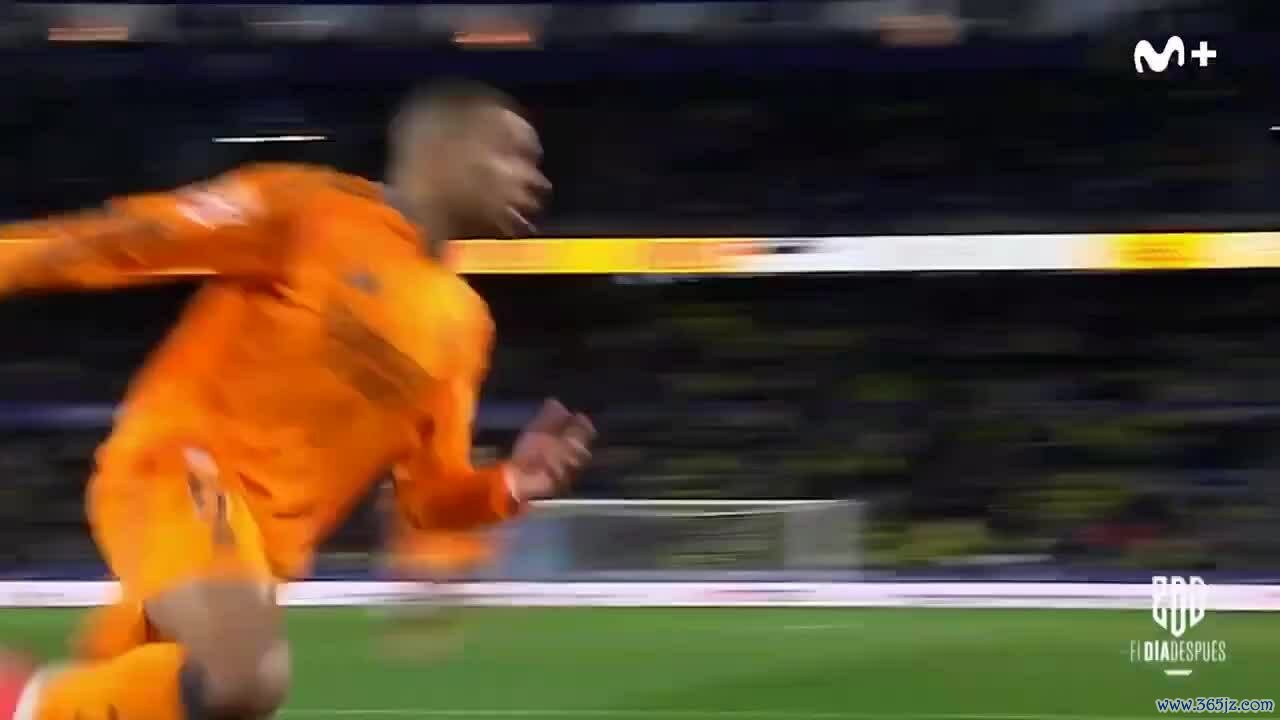 Đối thủ thán phục Mbappe giữa trận