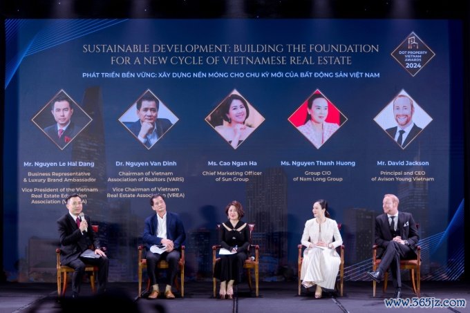 Nhiều chuyên gia đầu ngành tham gia tọa đàm ngày 26/9/2024. Ảnh: Dot Property Vietnam